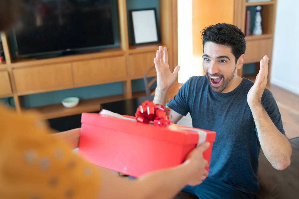 Top 10 last-minute gift ideas for him: Impress Your Love One in Seconds