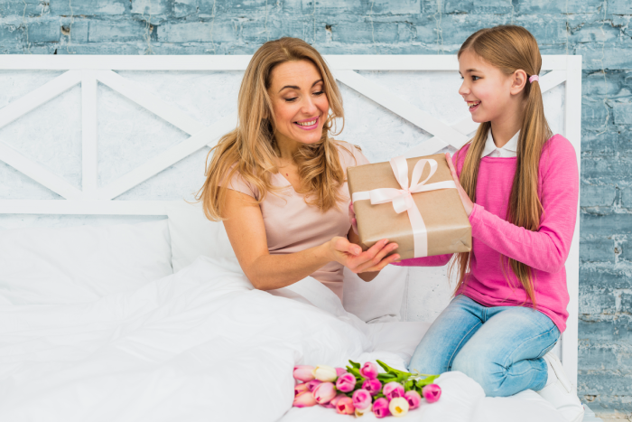 Treasures Under $20 Christmas Gifts for Mom