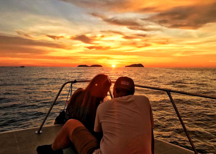 Sunset Boat Cruise As Ideas for a Romantic Valentine’s Day