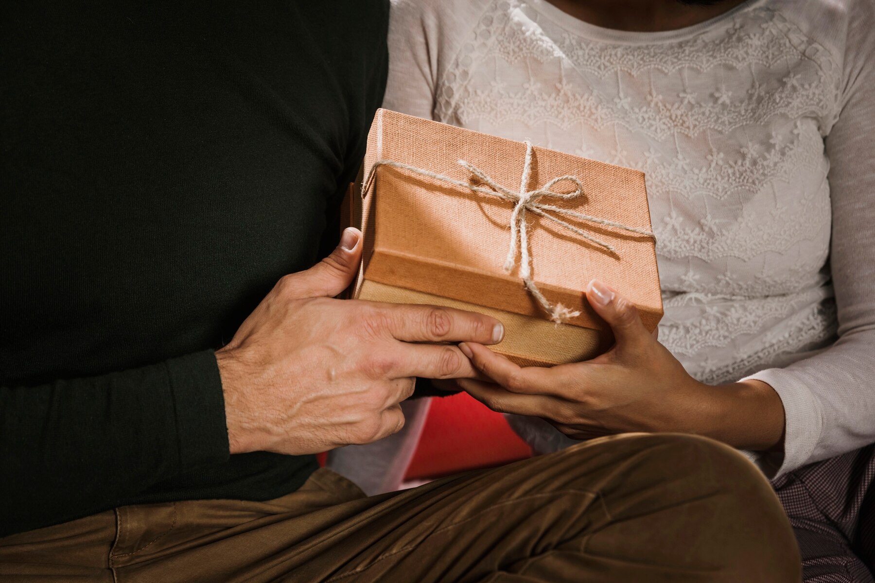 Tips To Select The Surprise Gift Ideas For A Husband Who Has Everything