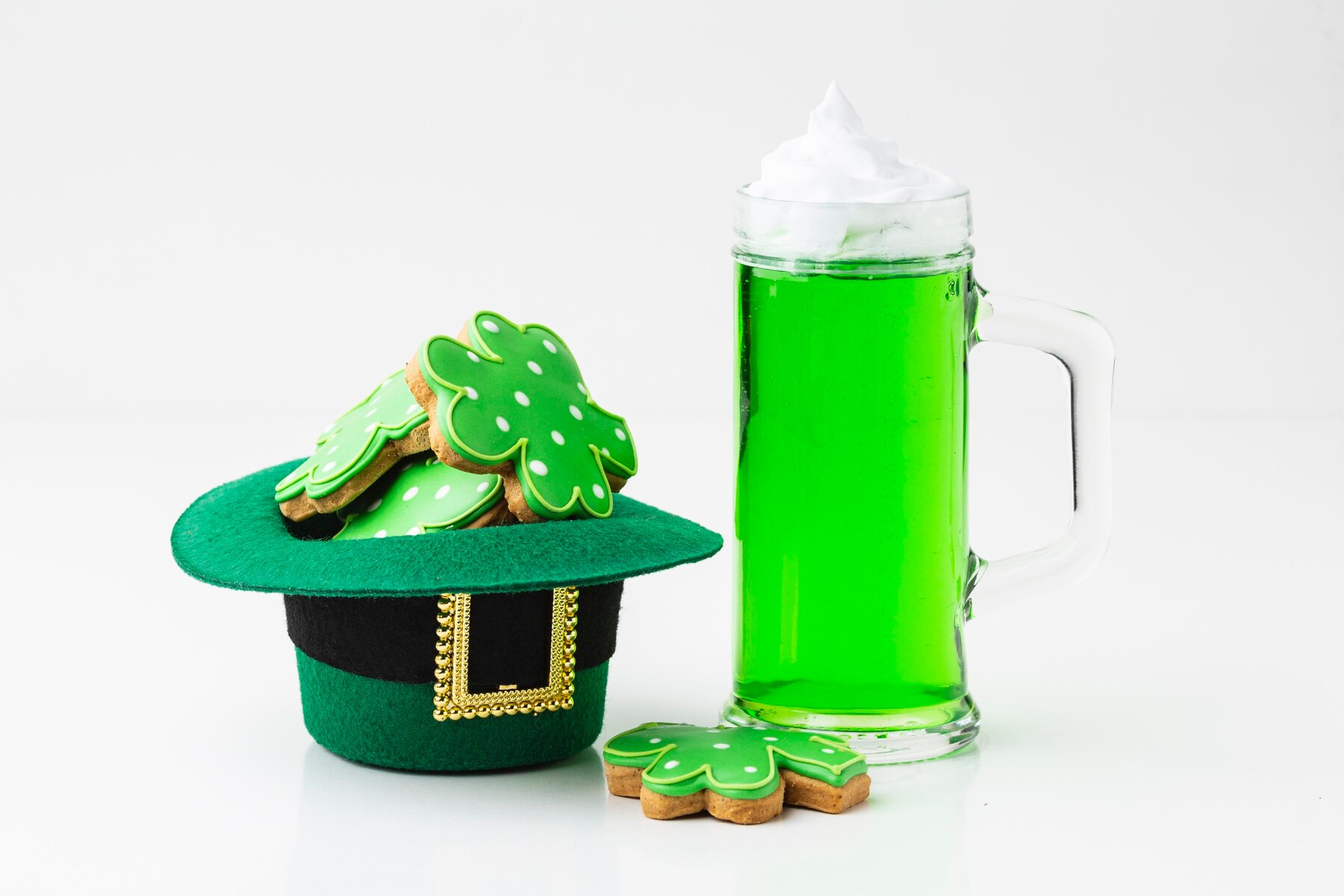 Traditional Items To Add On Your St Patrick's Day Gift Box Ideas