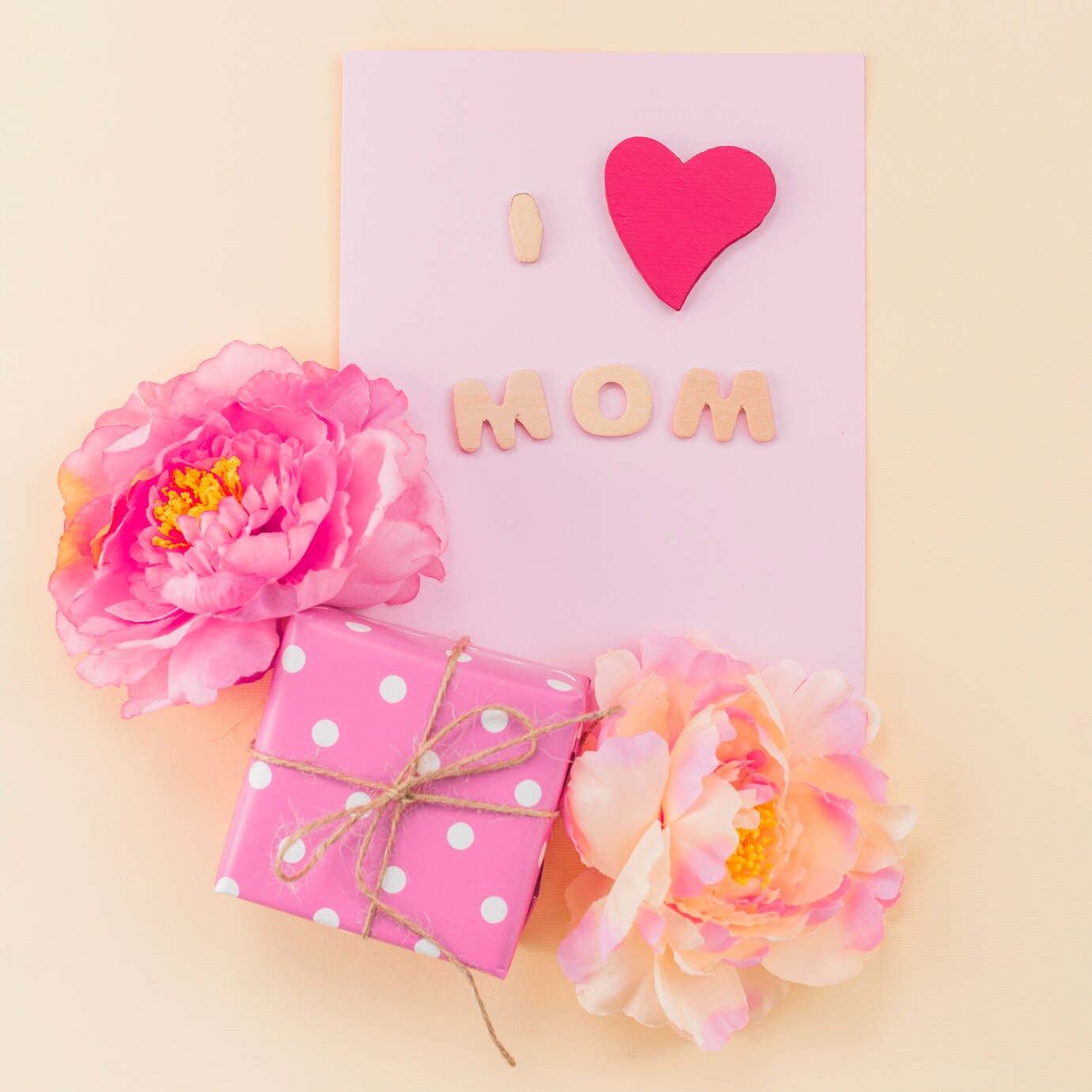 What To Write For Mom On Her 50th Birthday Card?
