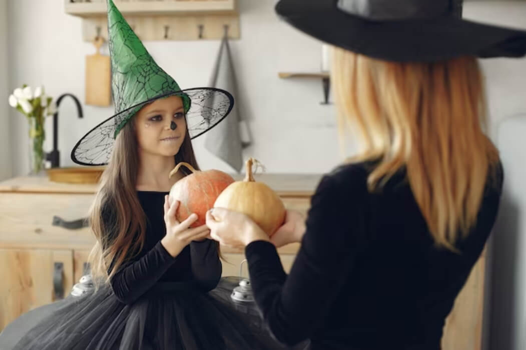 Mother and Daughter Witch Costume Ideas for Halloween