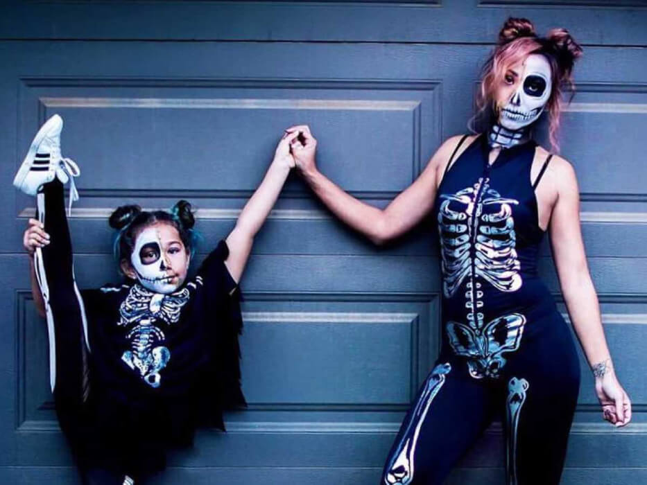 Scary Mom and Daughter Halloween Costume Ideas
